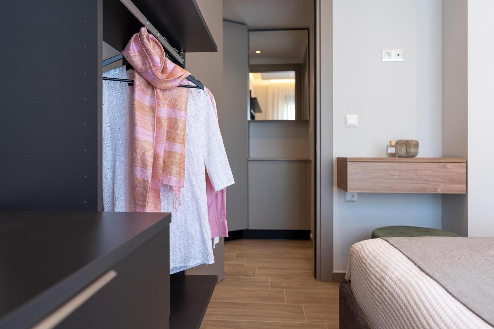 Palmeral Luxury Suites Kremasti  Room photo