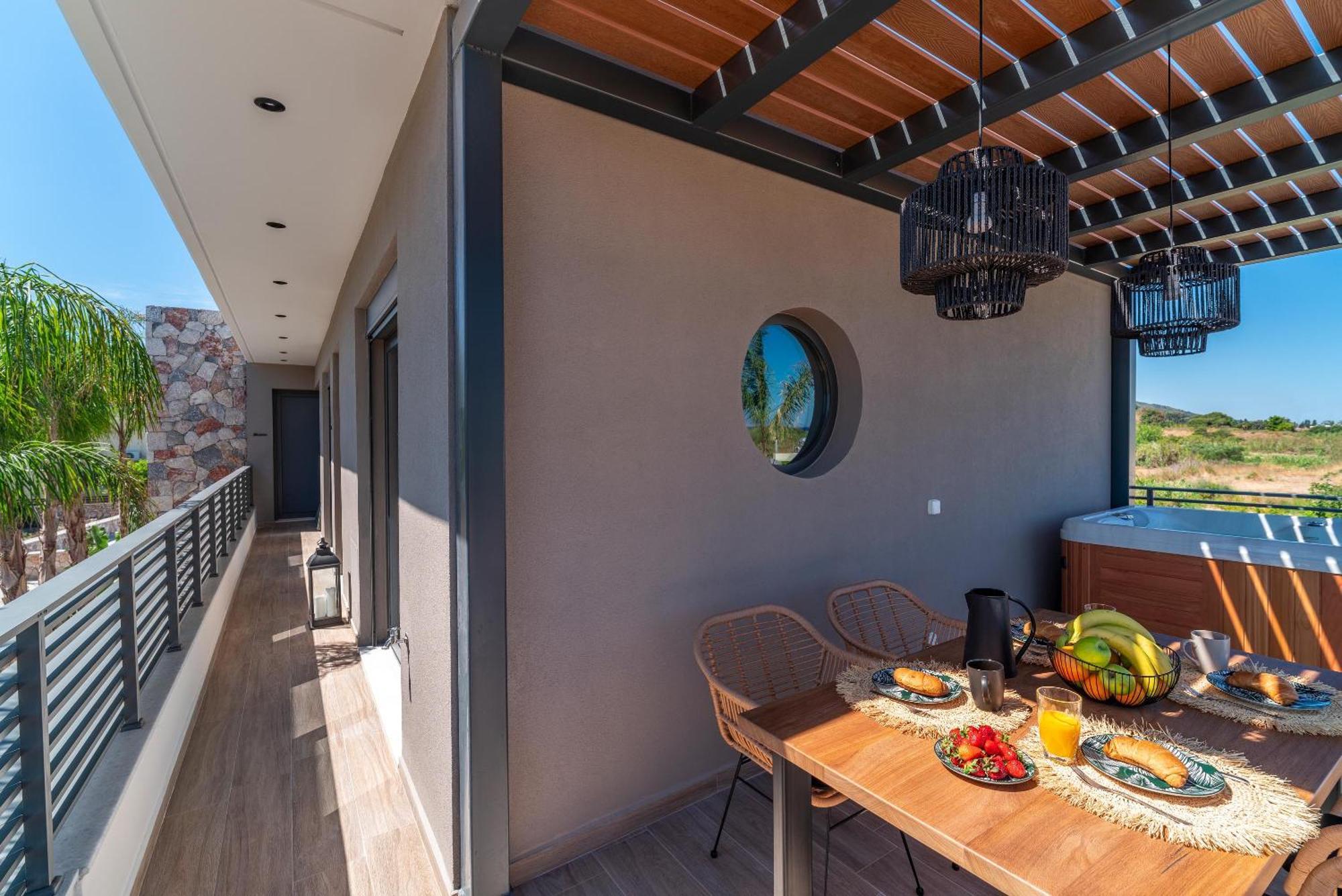 Palmeral Luxury Suites Kremasti  Room photo